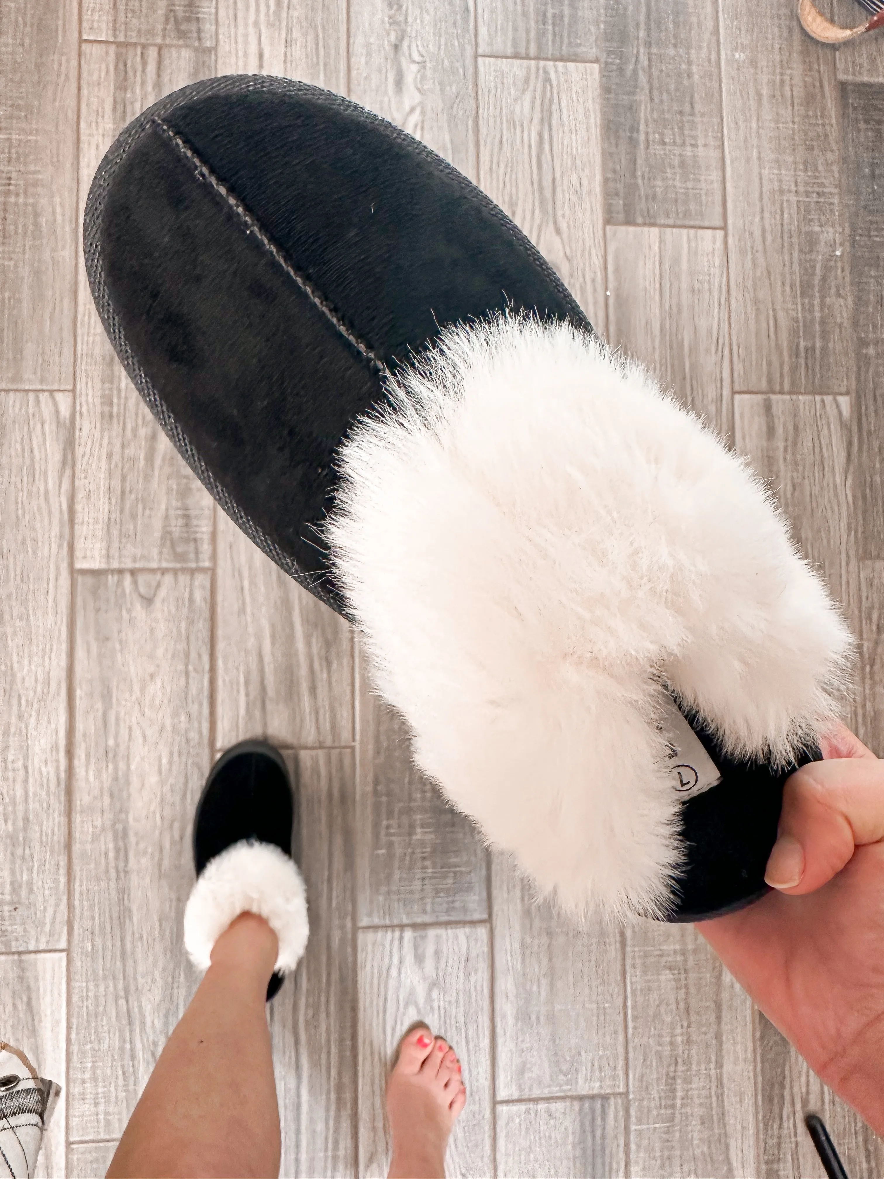 Dream Walker Fur Trim Snow Bootie Slippers in Black