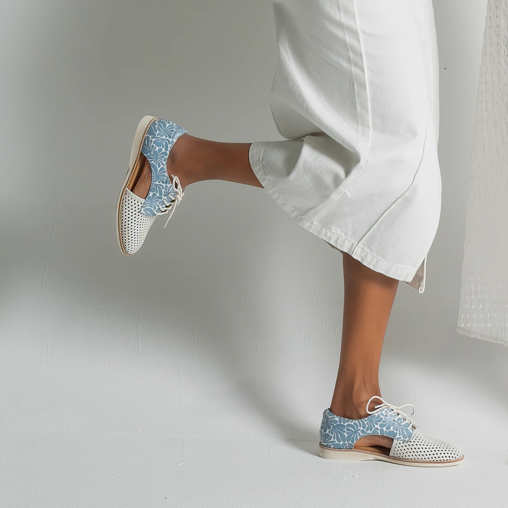 Sidecut Punch White/ Steel Blue Leather Lace Up Flats