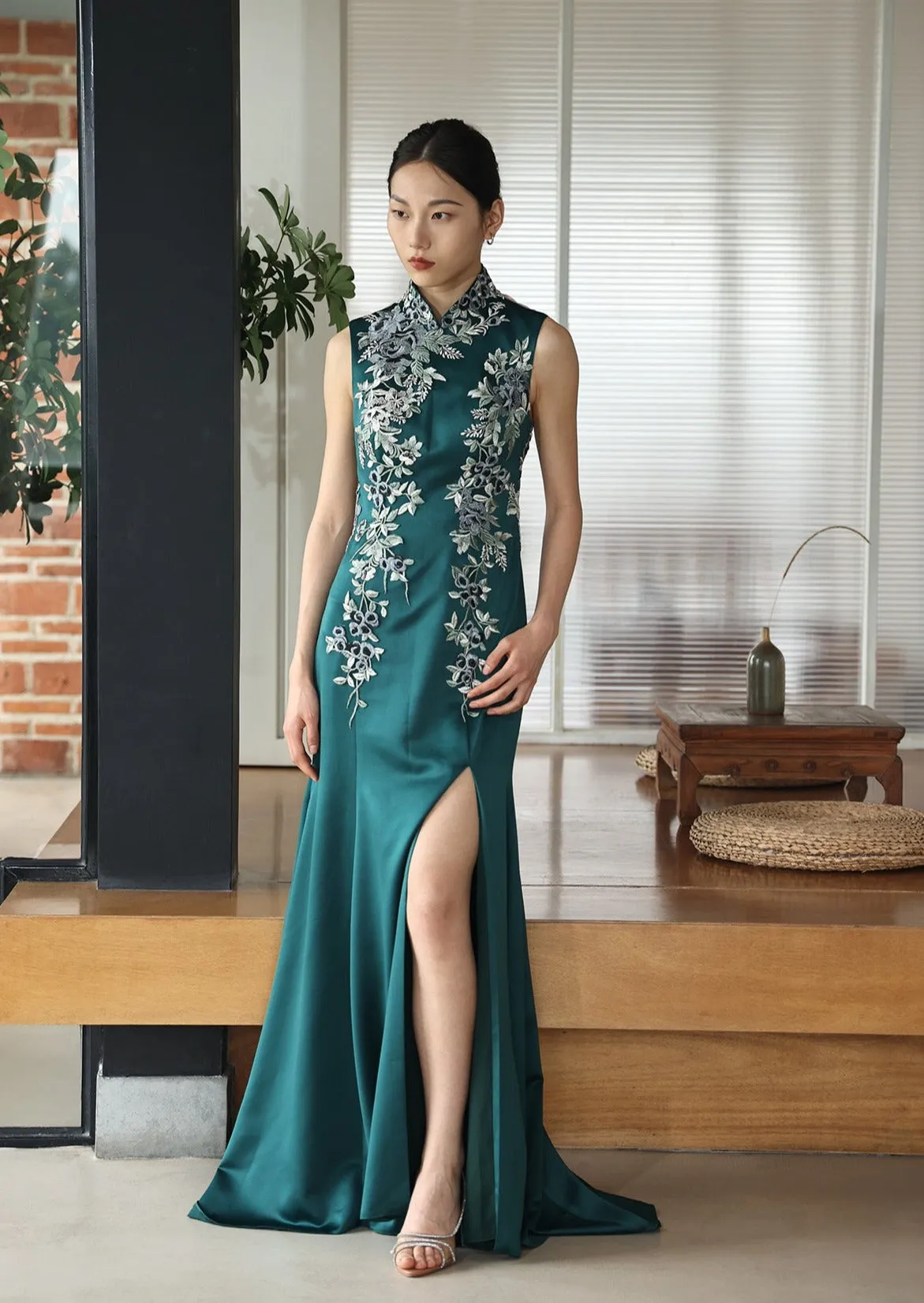 Snowdrops Open-Back Qipao (Dark Green)