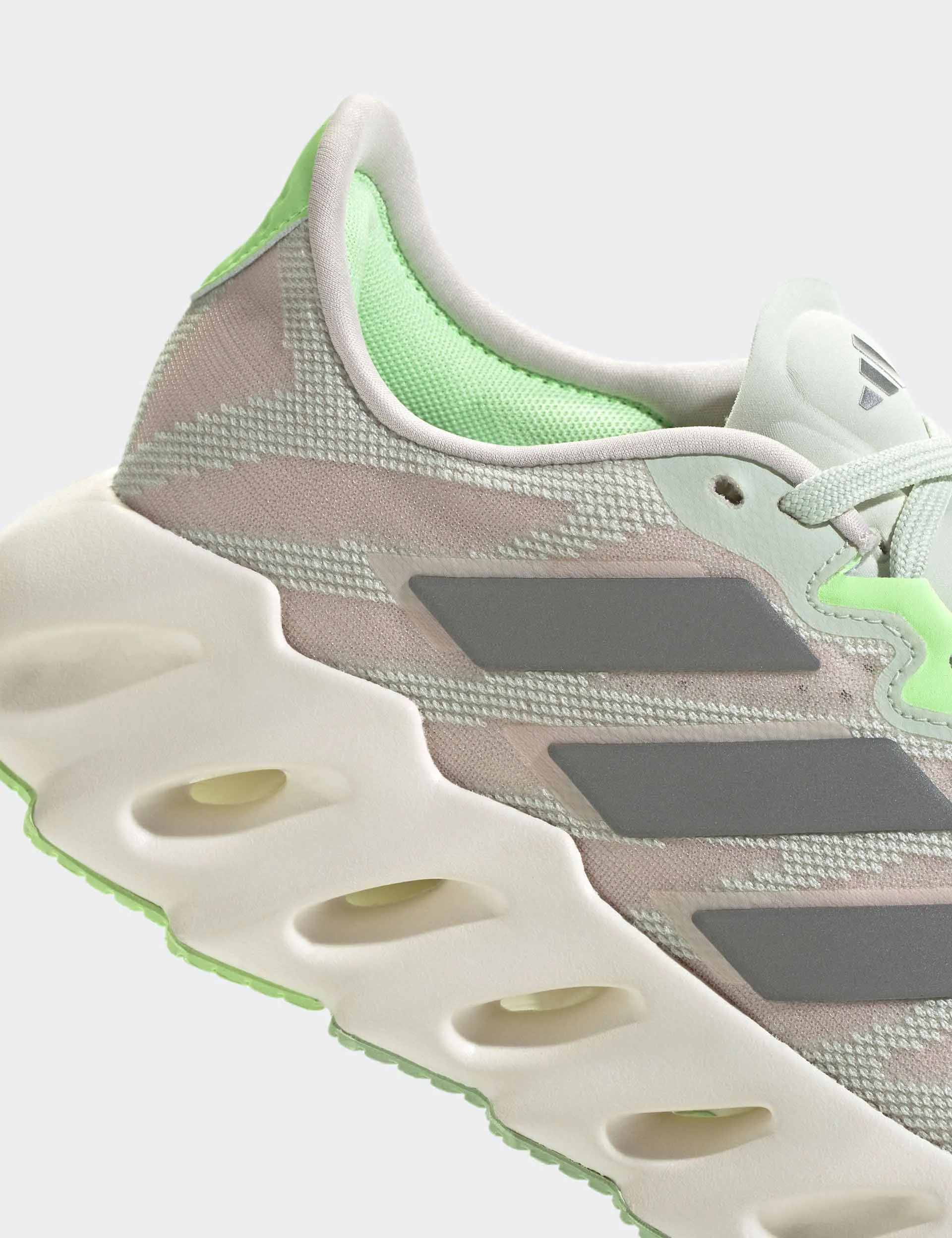 Switch FWD Running Shoes - Linen Green/Silver Metallic/Putty Mauve